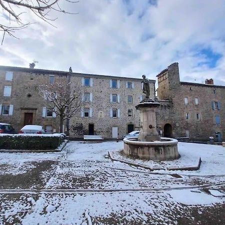 Logement Moderne Au Coeur Du Village Saint-Georges-de-Luzençon Esterno foto