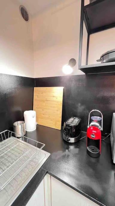 Logement Moderne Au Coeur Du Village Saint-Georges-de-Luzençon Esterno foto