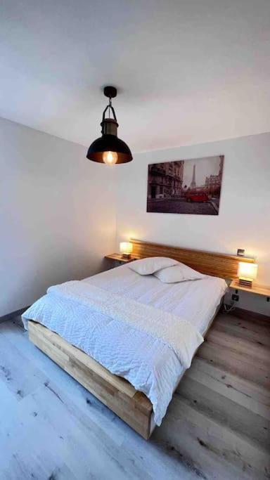 Logement Moderne Au Coeur Du Village Saint-Georges-de-Luzençon Esterno foto