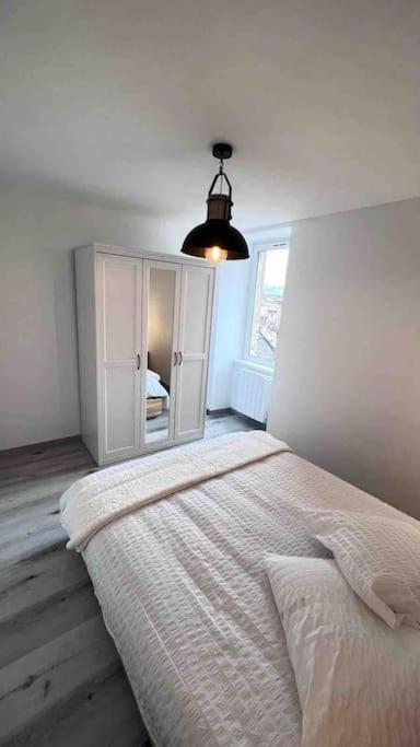 Logement Moderne Au Coeur Du Village Saint-Georges-de-Luzençon Esterno foto