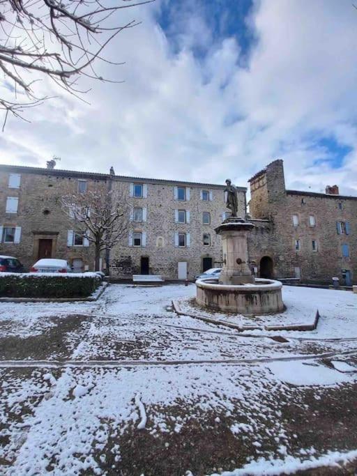 Logement Moderne Au Coeur Du Village Saint-Georges-de-Luzençon Esterno foto
