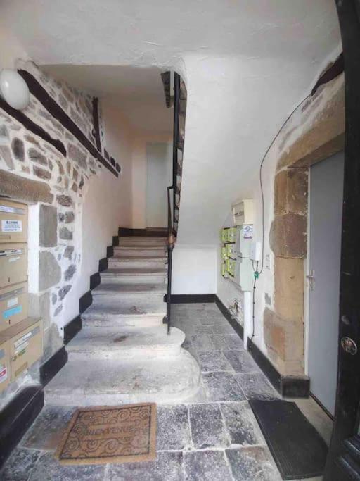 Logement Moderne Au Coeur Du Village Saint-Georges-de-Luzençon Esterno foto